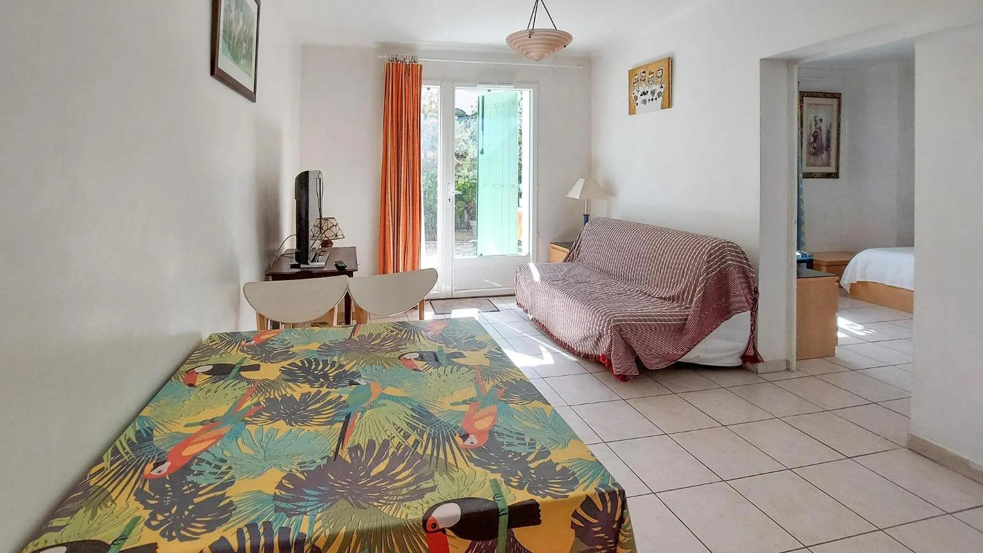 1 Bedroom Nice Apartment In Sanary-Sur-Mer 0*,