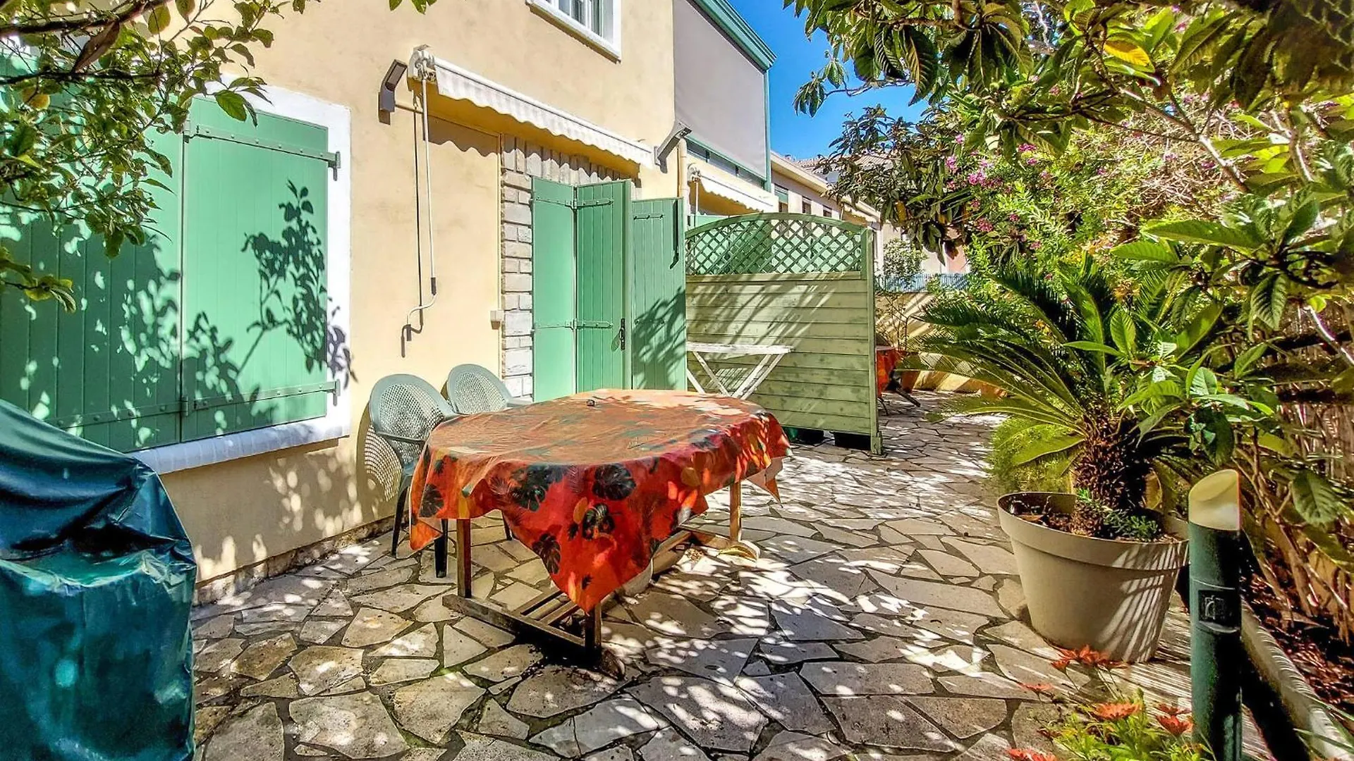 1 Bedroom Nice Apartment In Sanary-Sur-Mer location